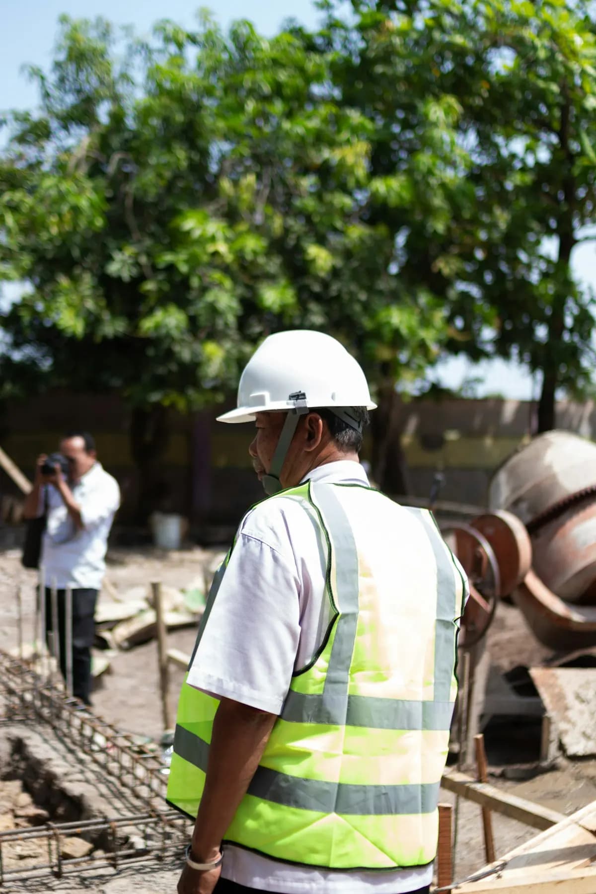 HSE officer in PPE supervising an active work site